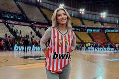 Το θρυλικό GiveAway της Μπέριλ: Χαρίζει την επετειακή φανέλα του Ολυμπιακού με το Νο 77 του Σακίλ