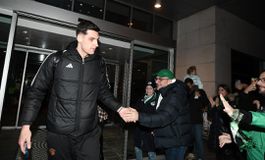 Αποθέωση από 150 οπαδούς στην αποστολή του Παναθηναϊκού AKTOR (vid+pics)