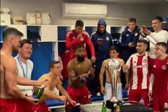 Οι πανηγυρισμοί των παικτών του Ολυμπιακού στα αποδυτήρια για την κατάκτηση του Betsson Super Cup