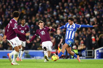 Η ασίστ, τα τάκλιν και οι «μονομαχίες» - Τι έκανε ο Κωστούλας στη νίκη της Μπράιτον (vids)