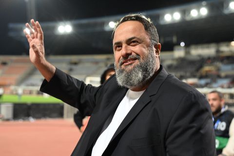 Ο Βαγγέλης Μαρινάκης αποθεώθηκε από τους φίλους του Ολυμπιακού στο Παγκρήτιο