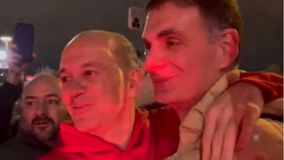 Το «ευχαριστώ» του περιχαρή Αγγελόπουλου στον Ντόρσεϊ και η αποθέωση του κόσμου στους θριαμβευτές του ντέρμπι (vid)