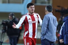 Ανησυχία στον Ολυμπιακό: Τραυματίστηκε ο Μπιανκόν κι έγινε αναγκαστική αλλαγή