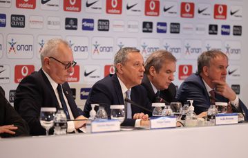 Μπαλτάκος: «Έχω πει στον κύριο Μπένετ να εξηγεί τις φάσεις στον κόσμο για να μη τρελαίνονται οι φίλαθλοι»