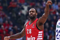 Ολυμπιακός - Εφές: Ο Μπλακ «έσβησε τα φώτα» στον Κλάιμπερν (vid)