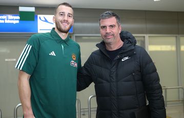 Προσγειώθηκε στην Αθήνα για τον Παναθηναϊκό ο Τόμας (vid)