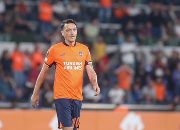 Ο Οζίλ έβαλε τέλος στην καριέρα του μετά την καταστροφική σεζόν στην Μπασάκσεχιρ! (vid)