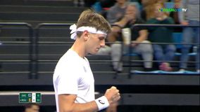 Ο απίθανος Θάνος πήρε τη νίκη κόντρα στον Ιονέλ και η Ελλάδα απέχει μία νίκη από την πρόκριση