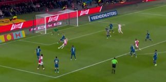 Έμεινε όρθια κι αήττητη η Αϊντχόφεν στο ντέρμπι με τον Άγιαξ – Βασικός ο Σιόβας σε ματς με τρελό φινάλε