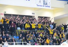 «Ξέσπασε ο κόσμος στη Ρόδο: «Αυτό δεν είναι ΑΕΚ!»