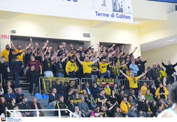 «Ξέσπασε ο κόσμος στη Ρόδο: «Αυτό δεν είναι ΑΕΚ!»