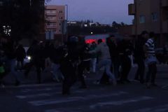 Σκηνές χάους στην Πορτογαλία: Ξύλο μεταξύ των οπαδών της Σπόρτινγκ και της Φαμαλικάο - Αναβλήθηκε το παιχνίδι!