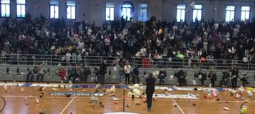 Εκατοντάδες παιχνίδια στο παρκέ της Μυκόνου για τα παιδικά χωριά SOS