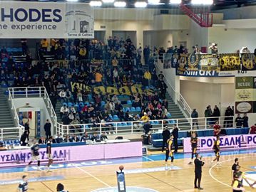 Με τον κόσμο στο πλευρό της και στην Ρόδο η ΑΕΚ