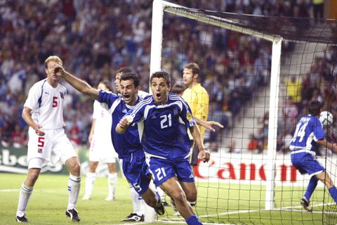 Η UEFA θυμήθηκε το «ασημένιο» γκολ του Δέλλα κόντρα στην Τσεχία (vid)