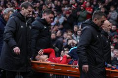 Σοκ στη Μάντσεστερ Γιουνάιτεντ: Υπέστη ρήξη χιαστού ο Λισάντρο Μαρτίνες