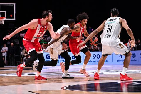 Τέλος το σερί του στο Ντουμπάι - Τα χάλασε όλα στην παράταση ο Ολυμπιακός