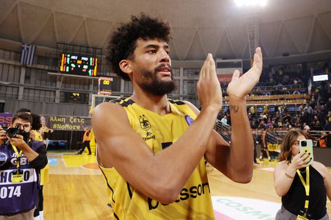 Φόρεστερ: «Δεν σκεφτόμαστε τον Παναθηναϊκό, έχουμε μπροστά μας έναν δύσκολο αγώνα» - Βίντεο από την προπόνηση πριν τη Νεπτούνας