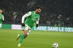 Απίστευτος τραυματισμός στη Σεντ Ετιέν: Έσπασε το χέρι του από τα νεύρα του μετά από αποβολή