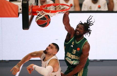 Το απίστευτο κάρφωμα του Φαρίντ πάνω στον Λεν - «Τρελάθηκε» ο Κέντρικ Ναν (vid)