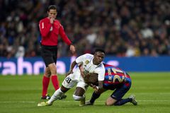 Βινίσιους και Ντε Γιονγκ άφησαν το ποδόσφαιρο και έπιασαν την ελληνορωμαϊκή πάλη (vids)