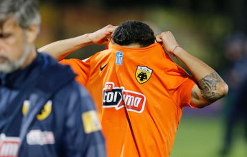 Η ΑΕΚ να κορνιζάρει στα αποδυτήρια, πως έκαψε το τελευταίο «κανονάκι» αφέλειας