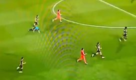 Ο Ανσαριφάρντ «γκρέμισε» τον Σιδηρόπουλο και στη συνέχεια έσπευσε να τον αγκαλιάσει (vid)