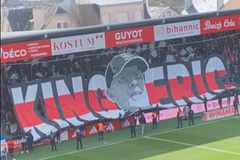 «Βασιλιάς Έρικ»: Το κορεό αγάπης των οπαδών της Μπρεστ για τον προπονητή της ομάδας που τους... οδηγεί στο Champions League