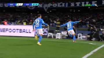 Ο Ρασπαντόρι πήρε το ριμπάουντ έκανε το 2-1 για τη Νάπολι και έβαλε... φωτιά στο «Ντιέγκο Αρμάντο Μαραντόνα»