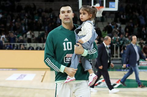 Υπέροχη στιγμή με τον Σλούκα και την κόρη του