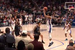 No Εμπίντ... no problem για τους Σίξερς απέναντι στους Μάβερικς (vid)