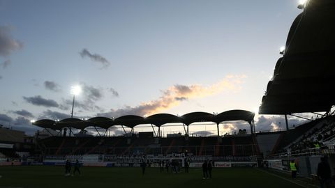 Ρίγη συγκίνησης προκαλούν οι οπαδοί του ΟΦΗ για τα θύματα στα Τέμπη - Η άφιξη των παικτών του Παναθηναϊκού στο «Γεντί Κουλέ» (gallery)