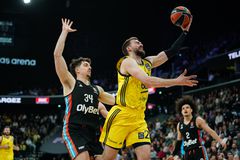 Νίκη «χρυσάφι» για τη Φενέρμπαχτσε στο Παρίσι, που ξέφυγε από την ισοβαθμία με τον Παναθηναϊκό