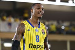 Τρεις παίκτες της Μακάμπι παραμένουν εγκλωβισμένοι στο Ντουμπάι