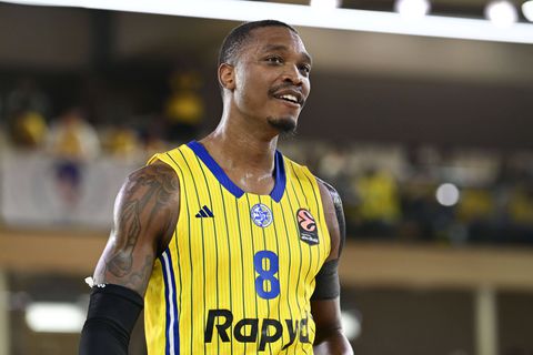 Τρεις παίκτες της Μακάμπι παραμένουν εγκλωβισμένοι στο Ντουμπάι