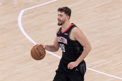 Σπουδαίος Σενγκούν οδήγησε τους Ρόκετς στη νίκη επί των Ουίζαρντς