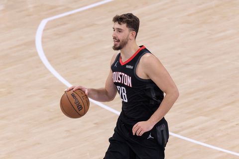 Σπουδαίος Σενγκούν οδήγησε τους Ρόκετς στη νίκη επί των Ουίζαρντς