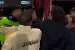 Χαμός στο τέλος του Μπόρνμουθ - Μπρέντφορντ, μεγάλη ένταση ανάμεσα στους δύο πάγκους (vid)