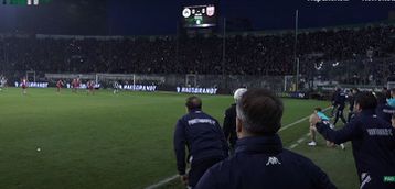 Το απόλυτο κοντράστ συναισθημάτων στο χαμένο πέναλτι του Σπόραρ κι όλες οι αντιδράσεις του πάγκου στις χαμένες ευκαιρίες (vid)