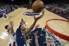 Στραπάτσο στην Ουάσινγκτον: «Τριπλός» ο Αντετοκούνμπο, αλλά οι Μπακς έχασαν από τους Ουίζαρντς (vids)