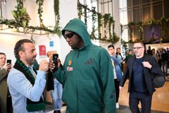 Με τα... πόδια στο γήπεδο της Μονακό ο Παναθηναϊκός μέσα σε αποθέωση (vid)