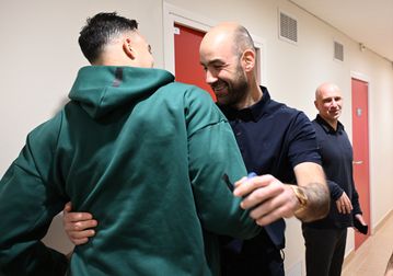 Το «τετ-α τετ» Σπανούλη - Σλούκα λίγο πριν την αναμέτρηση στο Πριγκιπάτο (pics)