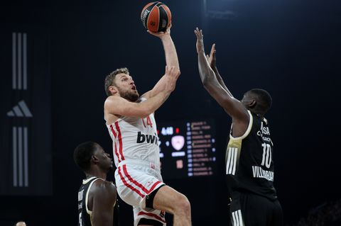 Άλμα κορυφής για τον Ολυμπιακό με σούπερ Βεζένκοφ