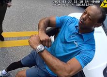 Η σύλληψη του Τάιγκερ Γουντς μέσα από την κάμερα αστυνομικού: «Κοίταξα το κινητό και ξαφνικά, μπαμ!» (vid)