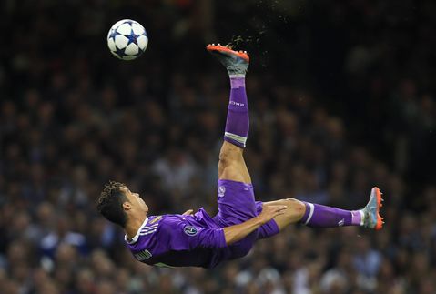 Οκτώ χρόνια από το απίθανο ψαλιδάκι του Ρονάλντο - Το εκπληκτικό εικαστικό της UEFA (pic & vid)