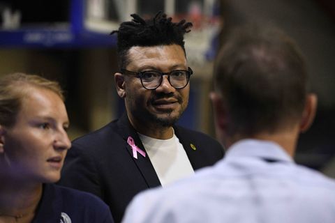 Ποιος είναι ο πρίγκιπας των Μπαμούν που θα κάτσει στον πάγκο του Ολυμπιακού