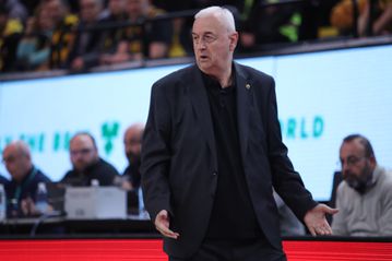 Σάκοτα: «Θα δώσουμε χρόνο σε παίκτες που δεν έχουν παίξει πολύ»