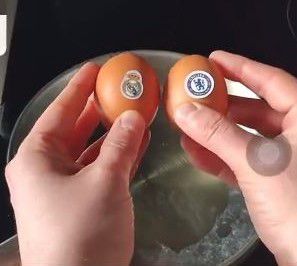 Απίθανος τύπος σπάει αυγά και προβλέπει την νικήτρια του Champions League (vid)
