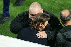 H αγκαλιά του Καραπαπά με τον Ματίας Αλμέιδα (gallery)