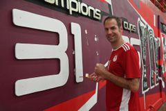 Ο Ντράγκαν Τράβιτσα «κάρφωσε» στον τοίχο του Ρέντη το 31ο πρωτάθλημα του Ολυμπιακού